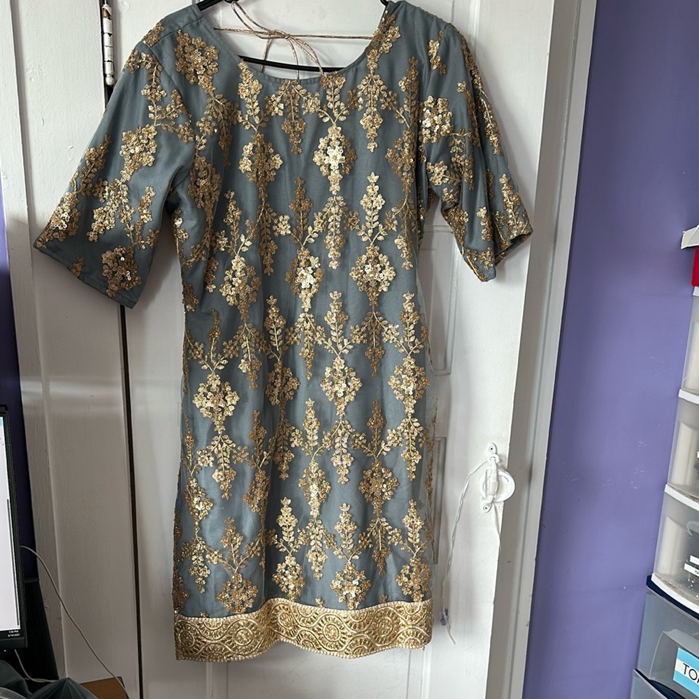 Lashkaraa Dusty Blue 3 piece gharara suit - Picture 3 of 4
